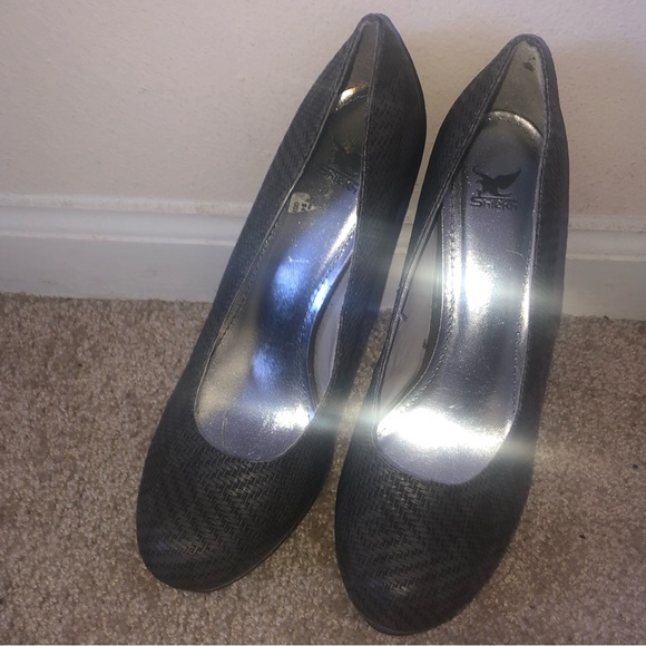 Gray Closed Round Toe Heels - Picture 4 of 4